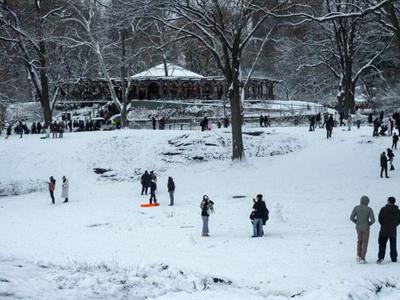 Miles de vuelos cancelados en EE.UU. por tormentas invernales