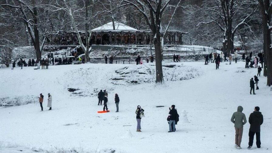 Miles de vuelos cancelados en todo EE. UU. por tormentas invernales en temporada Navide&ntilde;a