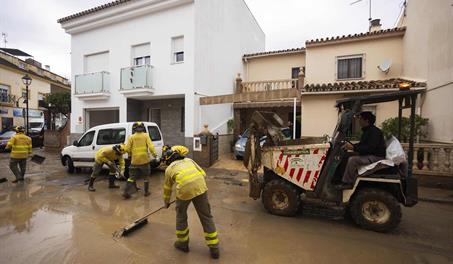 El este de Espa&ntilde;a, en alerta por un temporal que ha provocado inundaciones puntuales