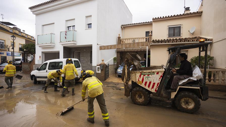 El este de Espa&ntilde;a, en alerta por un temporal que ha provocado inundaciones puntuales