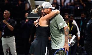 Kyrgios gana a Sabalenka en su Batalla de los Sexos en Dub&aacute;i