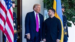 Frente a frente, Trump y Zelenski conversan de paz