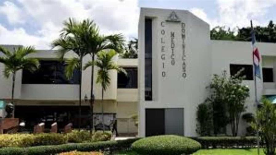 CMD anuncia que decreto de Abinader eleva a RD$75 y RD$100 mil pensiones de m&aacute;s de mil m&eacute;dicos