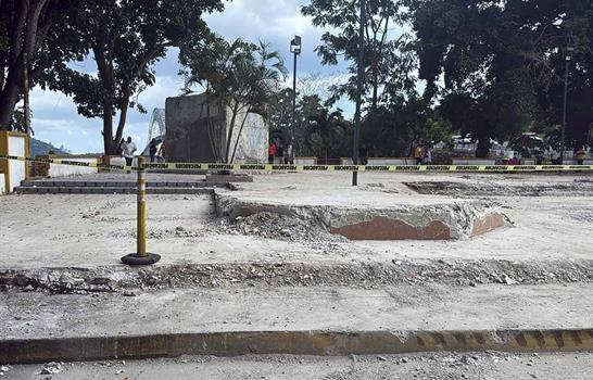 Derriban monumento chino en Canal de Panam&aacute; en medio de amenazas de Trump de retomar el control