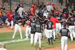 Leones superan a Toros en 11 entradas y comienzan con 2-0 en el round robin