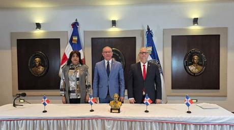 Instituto Duartiano denuncia retiro de s&iacute;mbolos patrios y religiosos en los tribunales