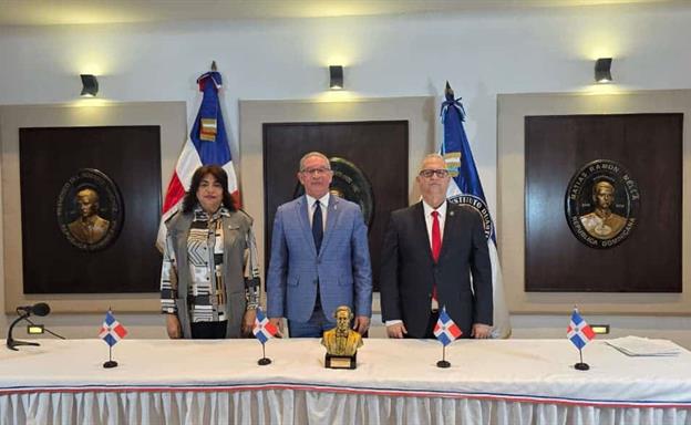 Instituto Duartiano denuncia retiro de s&iacute;mbolos patrios y religiosos en los tribunales