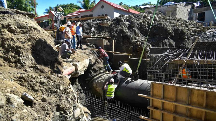 El servicio de agua se reanudará gradualmente en Santiago y Moca tras la reparación de tubería El servicio de agua se reanudará gradualmente en Santiago y Moca tras la reparación de tubería