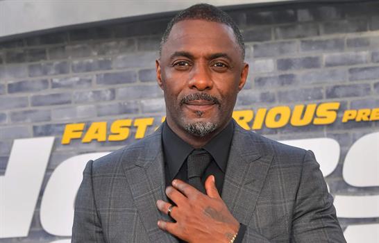 El actor Idris Elba es galardonado con el t&iacute;tulo de caballero