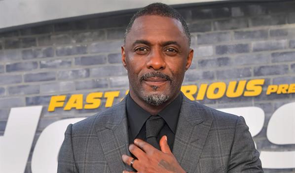 El actor Idris Elba es galardonado con el t&iacute;tulo de caballero
