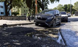 Con parches no se resuelven los problemas": denuncian deterioro vial en Villa Consuelo