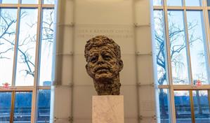 Artistas cancelan sus funciones en el Kennedy Center rebautizado en honor a Trump