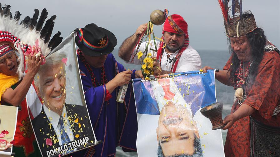 Un grupo de chamanes peruanos predice que Maduro abandona el poder en Venezuela en 2026