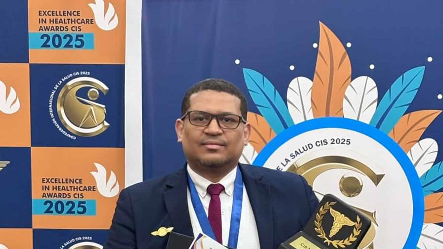 Distinguen al Dr. Ram&oacute;n Antonio Salda&ntilde;a Matar con dos importantes reconocimientos internacionales