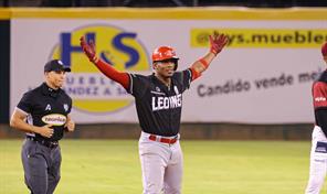 Doble empujador de dos vueltas de Elier Hern&aacute;ndez permite al Escogido extender su invicto