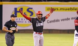 Doble empujador de dos vueltas de Elier Hern&aacute;ndez permite al Escogido extender su invicto