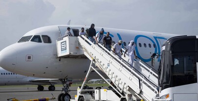 EE. UU. busca localizar en el extranjero a migrantes deportados para cobrarles multas