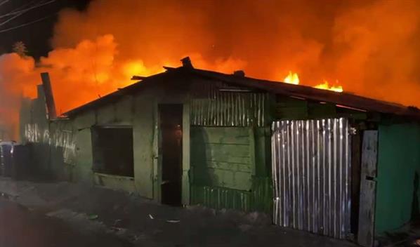 Incendio destruye 28 casuchas y dos negocios en La Altagracia