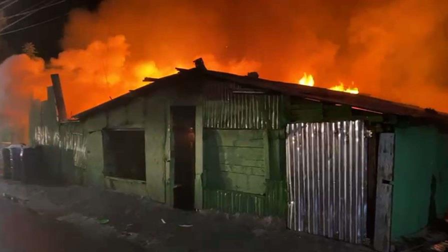 Incendio destruye 28 casuchas y dos negocios en La Altagracia