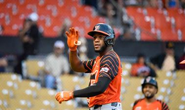 Bryan de la Cruz pone el sello de MVP con producci&oacute;n hist&oacute;rica en la Lidom