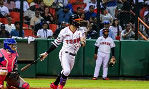 Video| Luis Liberato la saca del parque y los Toros vencen a las &Aacute;guilas en el estadio Cibao