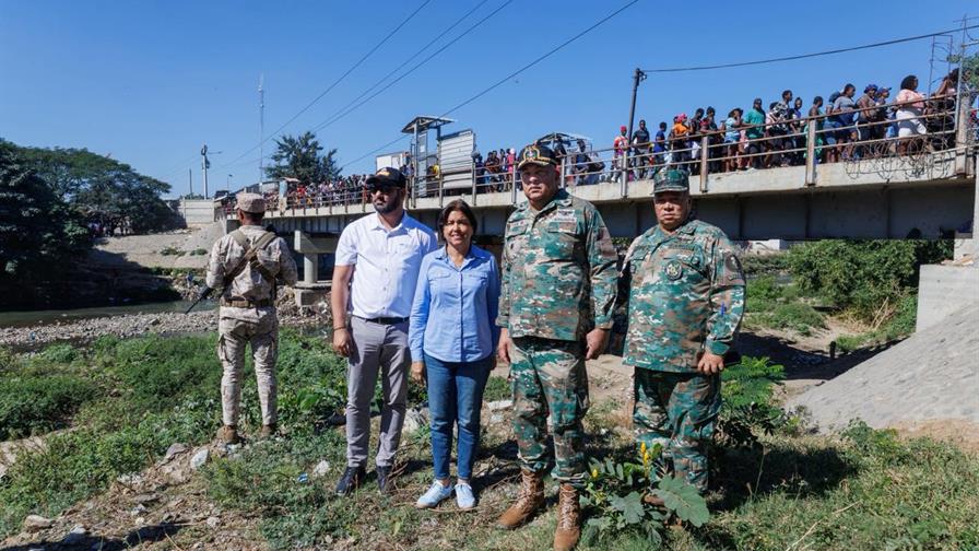 Director de Migraci&oacute;n supervisa controles y acceso al mercado fronterizo de Dajab&oacute;n