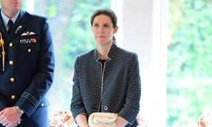 La ni&ntilde;era espa&ntilde;ola de los hijos de los pr&iacute;ncipes de Gales es galardonada por el rey