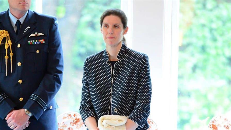 La ni&ntilde;era espa&ntilde;ola de los hijos de los pr&iacute;ncipes de Gales es galardonada por el rey