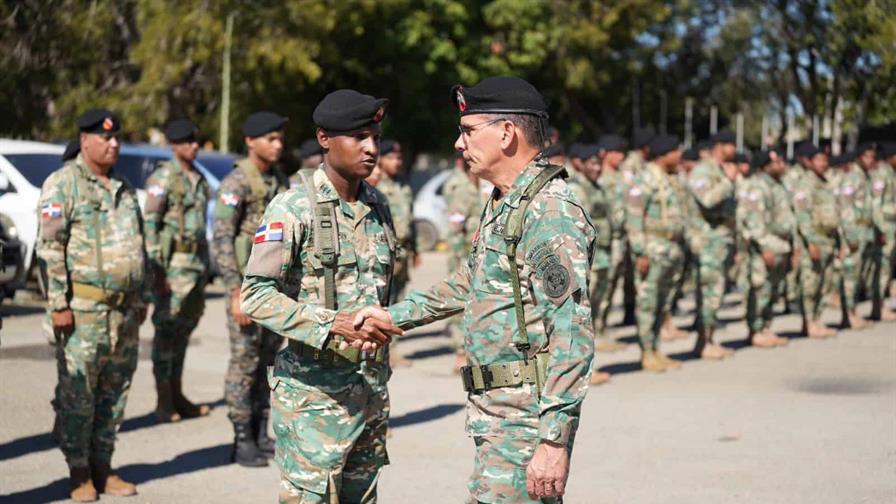 El comandante del Ejército recorre cinco provincias fronterizas El comandante del Ejército recorre cinco provincias fronterizas