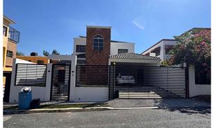 El Blachy cumple un sue&ntilde;o familiar y le regala una casa a su madre