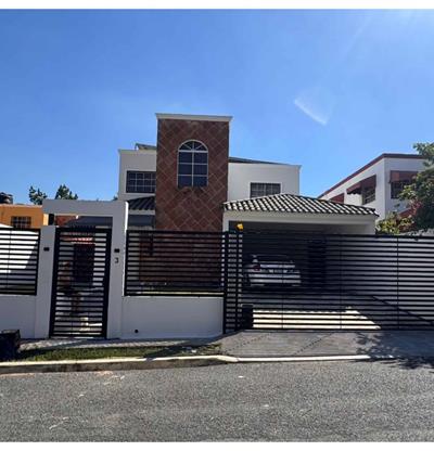 El Blachy cumple un sue&ntilde;o familiar y le regala una casa a sus padres