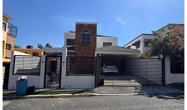 El Blachy cumple un sue&ntilde;o familiar y le regala una casa a su madre