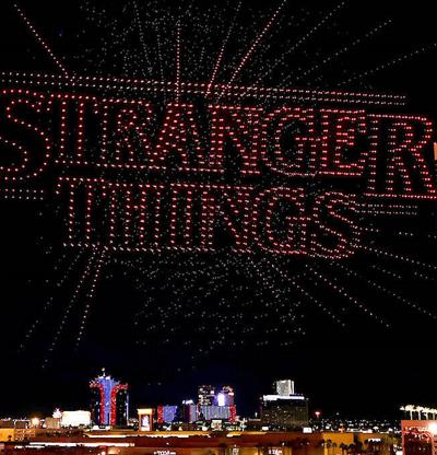 Stranger Things se adue&ntilde;a del cielo de Las Vegas con un impresionante show de 5,000 drones