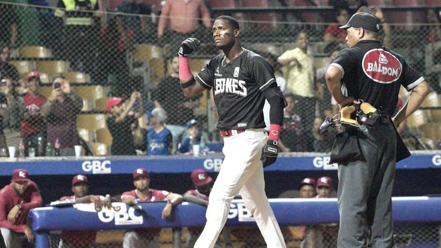 Jonrón de Lake define ante Gigantes y el Escogido extiende a cuatro su invicto