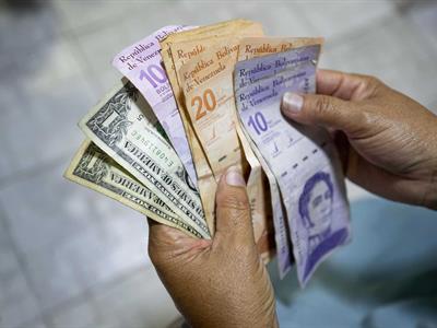 Dólar moneda oficial en Venezuela no fue anunciado por Trump