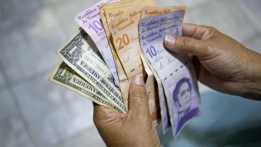 La moneda venezolana cierra 2025 con una devaluaci&oacute;n del 82.7 % frente al d&oacute;lar