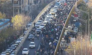 Los iran&iacute;es protestan por la crisis econ&oacute;mica por cuarto d&iacute;a consecutivo