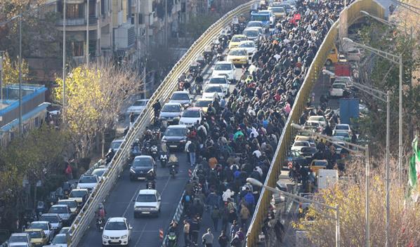 Los iran&iacute;es protestan por la crisis econ&oacute;mica por cuarto d&iacute;a consecutivo