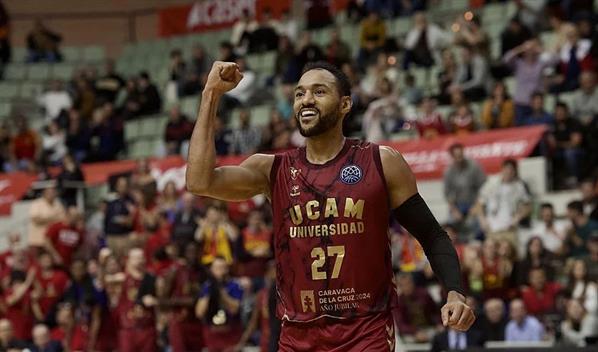Video | El alero dominicano Sadiel Rojas ve retirada su camiseta del UCAM Murcia