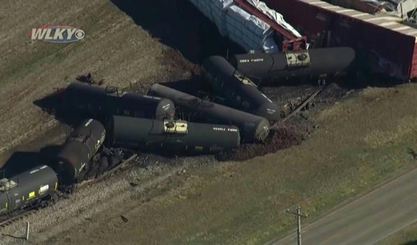 Tren se descarrila en Kentucky derramando azufre derretido