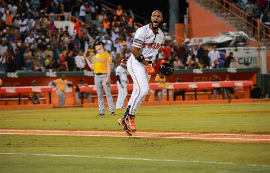 Bryan de la Cruz otra vez se viste de h&eacute;roe; Toros vencen &Aacute;guilas y se afirman en el segundo puesto