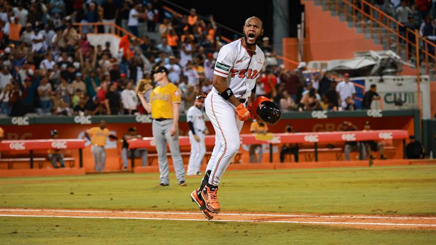 Bryan de la Cruz otra vez se viste de h&eacute;roe; Toros vencen &Aacute;guilas y se afirman en el segundo puesto