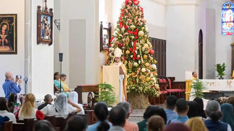 El arzobispo de Santiago califica de "indecente" la corrupci&oacute;n en Senasa durante misa de A&ntilde;o Nuevo