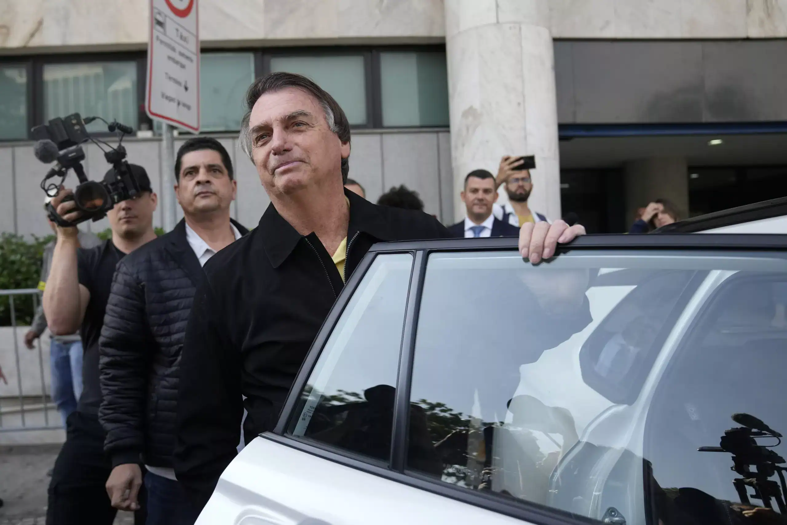 Expresidente brasileño Bolsonaro, terapia intensiva por bronconeumonía