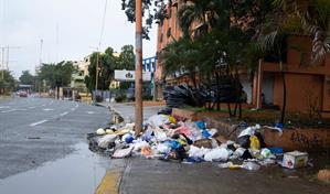 Calles vac&iacute;as, basura acumulada y operativos de limpieza tras festejos de A&ntilde;o Nuevo