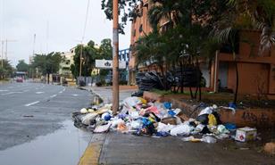 Calles vac&iacute;as, basura acumulada y operativos de limpieza tras festejos de A&ntilde;o Nuevo