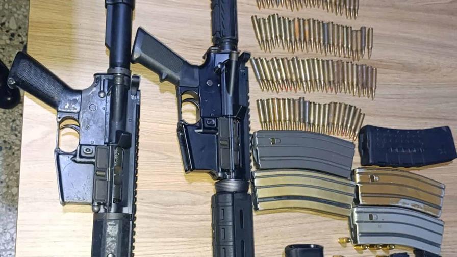 Hombre fue detenido con una pistola Glock y dos fusiles M16 durante persecuci&oacute;n policial en Santiago