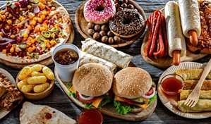 El Reino Unido proh&iacute;be la publicidad de la "comida basura" fuera del horario nocturno