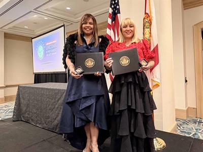 Comunicadoras dominicanas reciben la Moneda del Capitolio