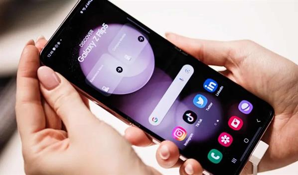 Samsung busca reforzar capacidades de IA y destaca sus nuevos chips tras beneficios r&eacute;cord